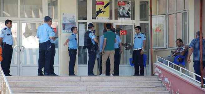 Emniyet Müdürlüğü’nü gözetleyen 2 PKK’lı tutuklandı
