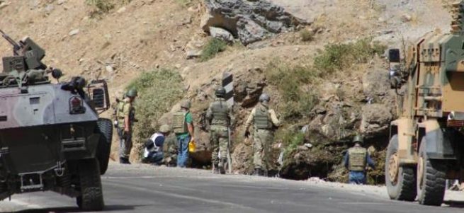 Hakkari’de bomba PKK’lının elinde patladı