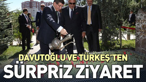 Davutoğlu Alparslan Türkeş’in mezarını ziyaret etti