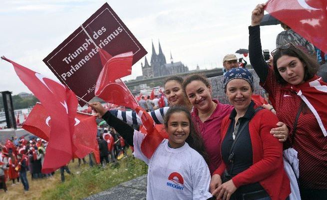 Köln’deki mitingde Cumhurbaşkanı Erdoğan’ın mesajı okundu