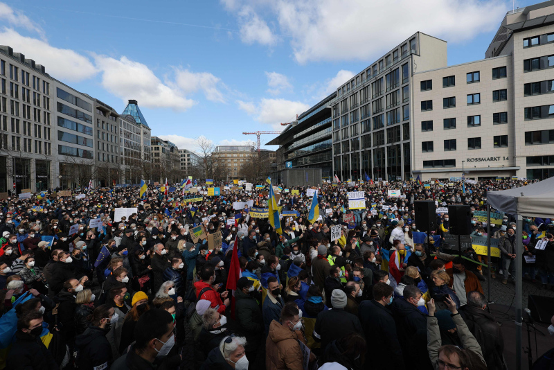 thousands-protest-in-frankfurt-in-solidarity-with-ukraine-1645888070351.jpg