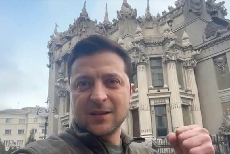 Ukrainian leader Volodymyr Zelensky vows to fight on in Kyiv