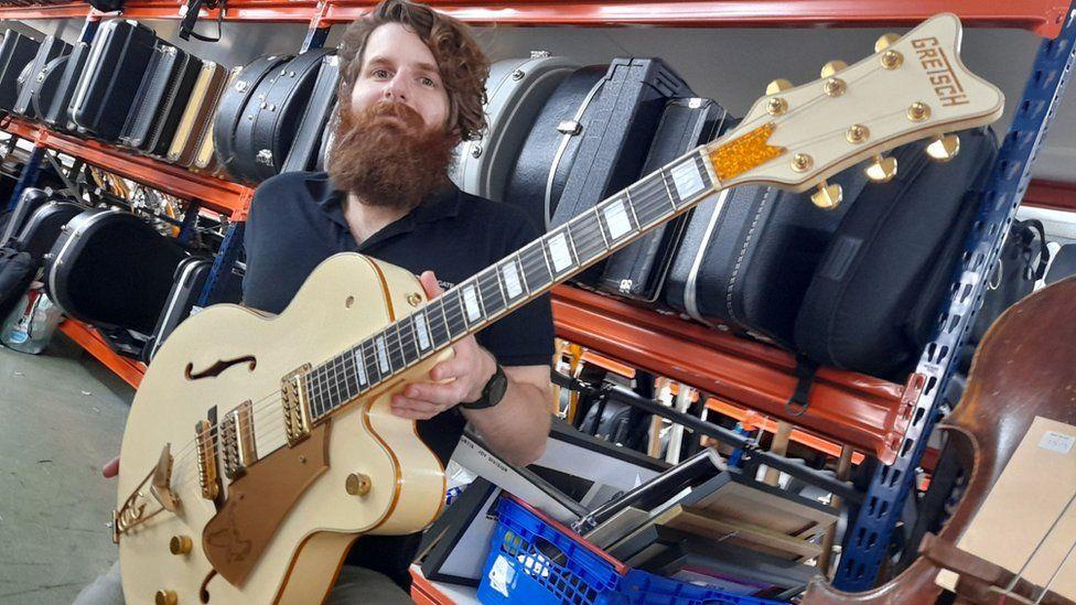 Dave grohl deals guitar for sale