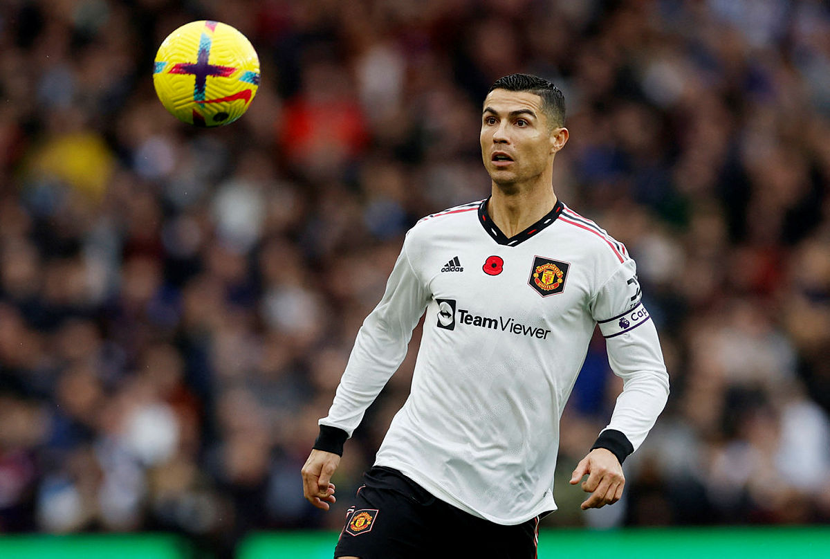 Cristiano Ronaldo says he feels 'betrayed' by Man United, claims execs are  trying to push him out of the club