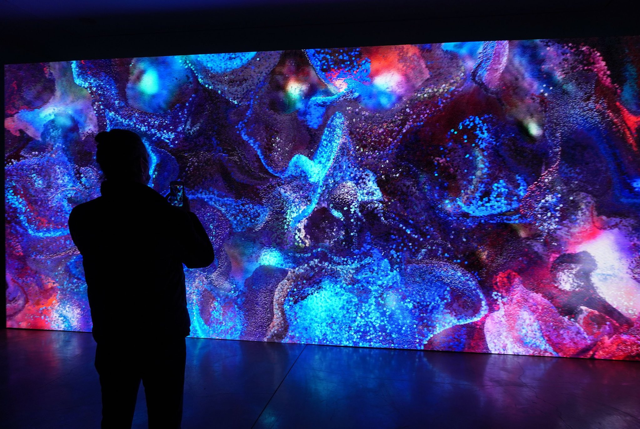 Turkish artist first to showcase artwork on worlds largest LED screen
