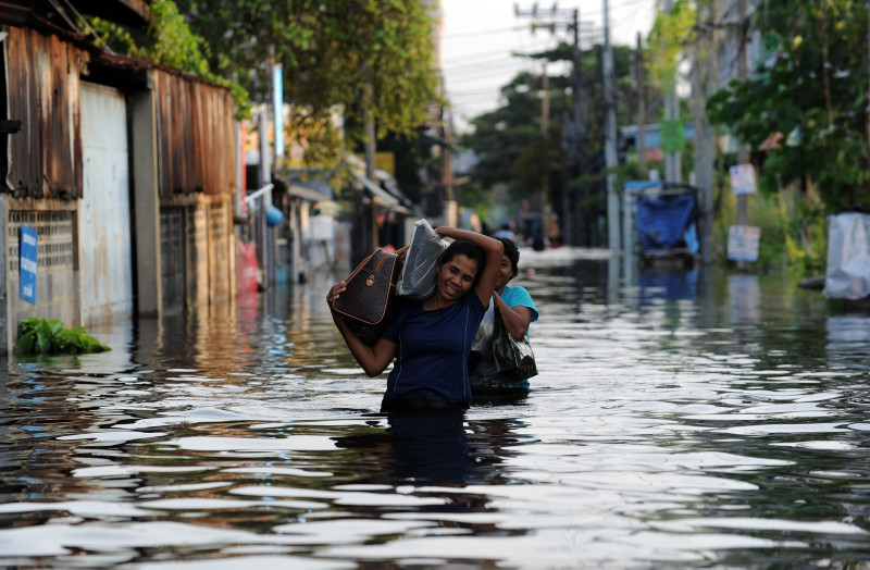 Tens of thousands affected as floods hit Thai south