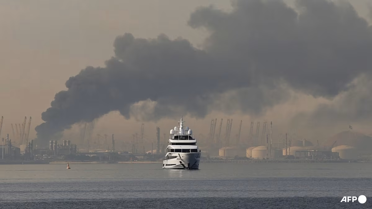 Kuwaiti oil tanker targeted in 'Iranian attack' at Dubai port
