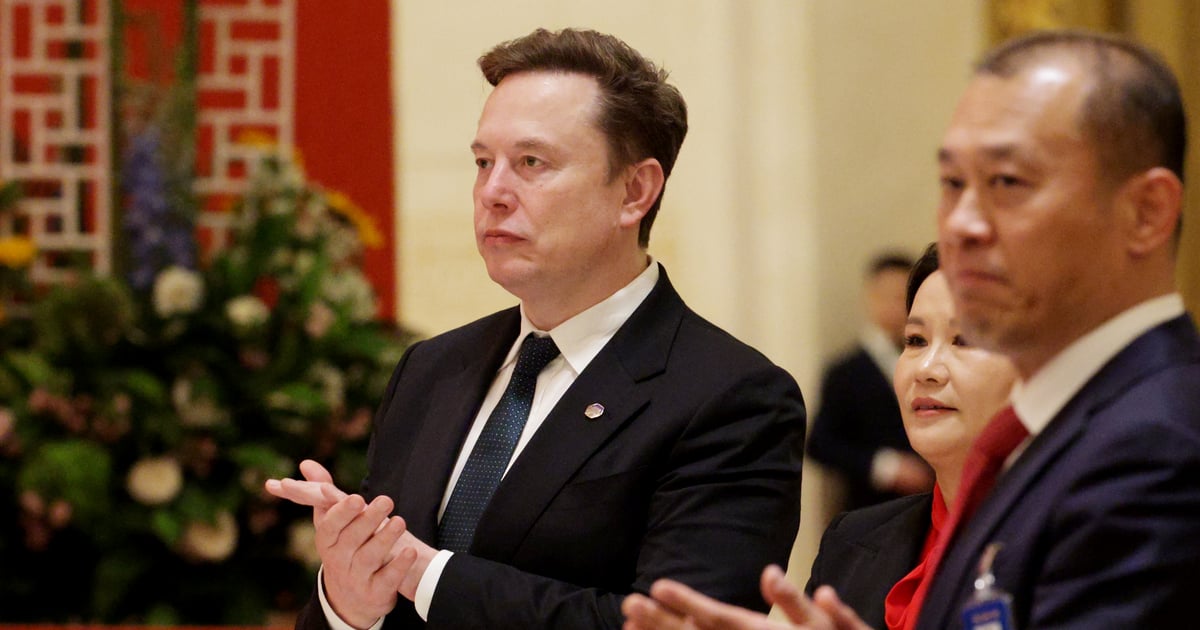 Ukrainian President Zelenskyy Honors Elon Musk with Order of Freedom