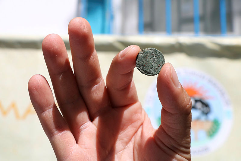 1,800-year coin showing Paris of Troy unearthed in Turkeys Çanakkale