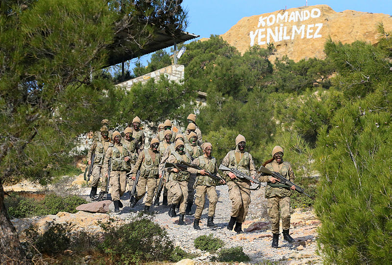 First women Turkish commandos break gender barriers
