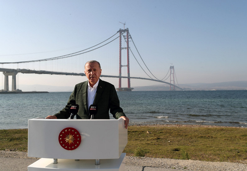 Turkey’s Erdoğan installs final deck of 1915 Çanakkale Bridge