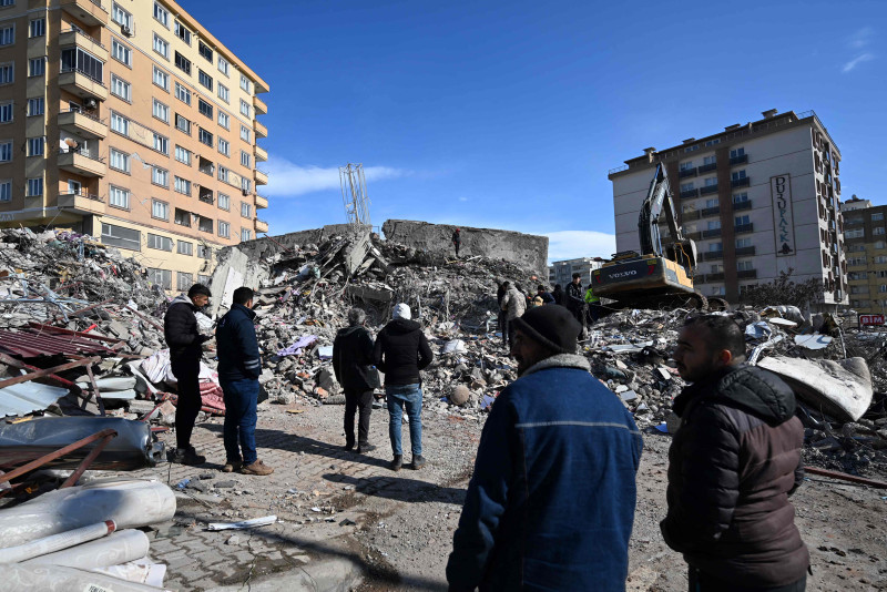 How long can people survive in the rubble of an earthquake?