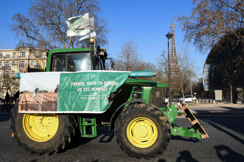 Hundreds of tractors enter Paris in protest against pesticide bans