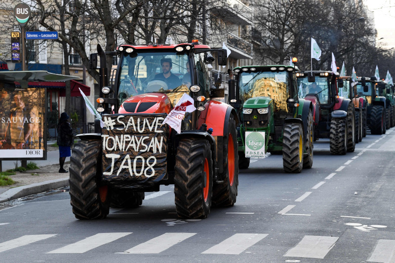 Hundreds of tractors enter Paris in protest against pesticide bans