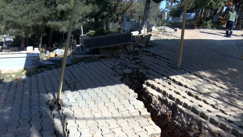 Devastating earthquake splits Turkish village in half