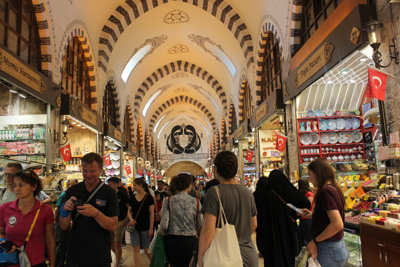 In Türkiye, young and old alike revel in Eid al-Fitr festivities