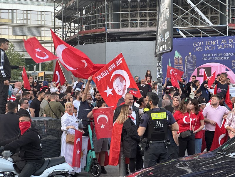 Turks in Germany celebrate Erdoğan’s victory in presidential runoff