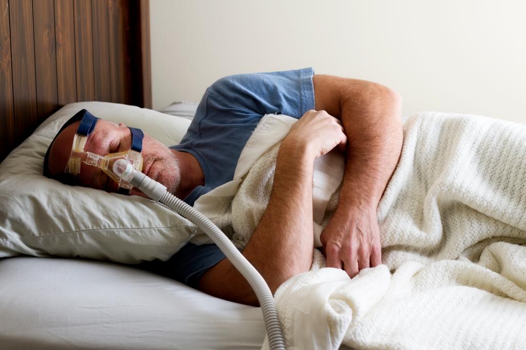 White House confirms president Bidens use of CPAP machine for sleep Apnea, following visible strap lines on face