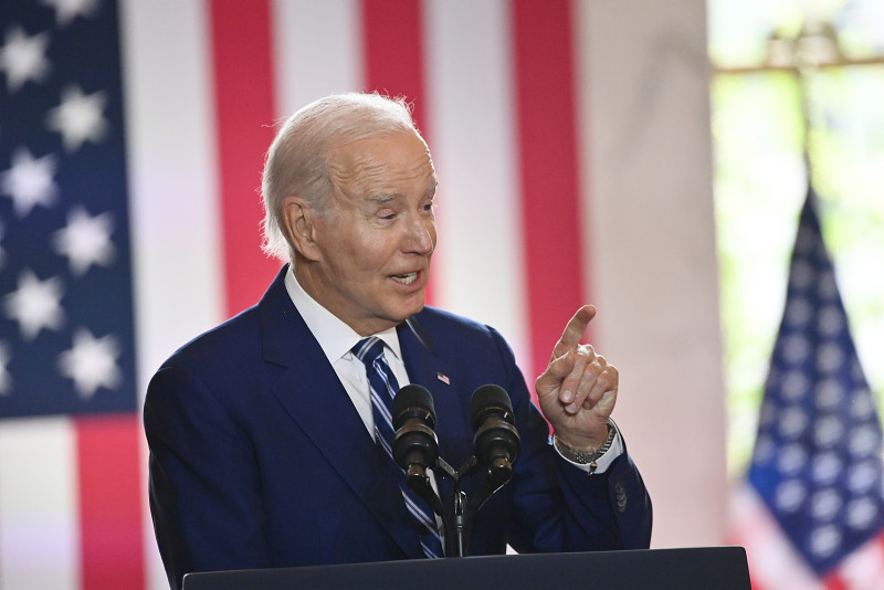 White House confirms president Bidens use of CPAP machine for sleep Apnea, following visible strap lines on face