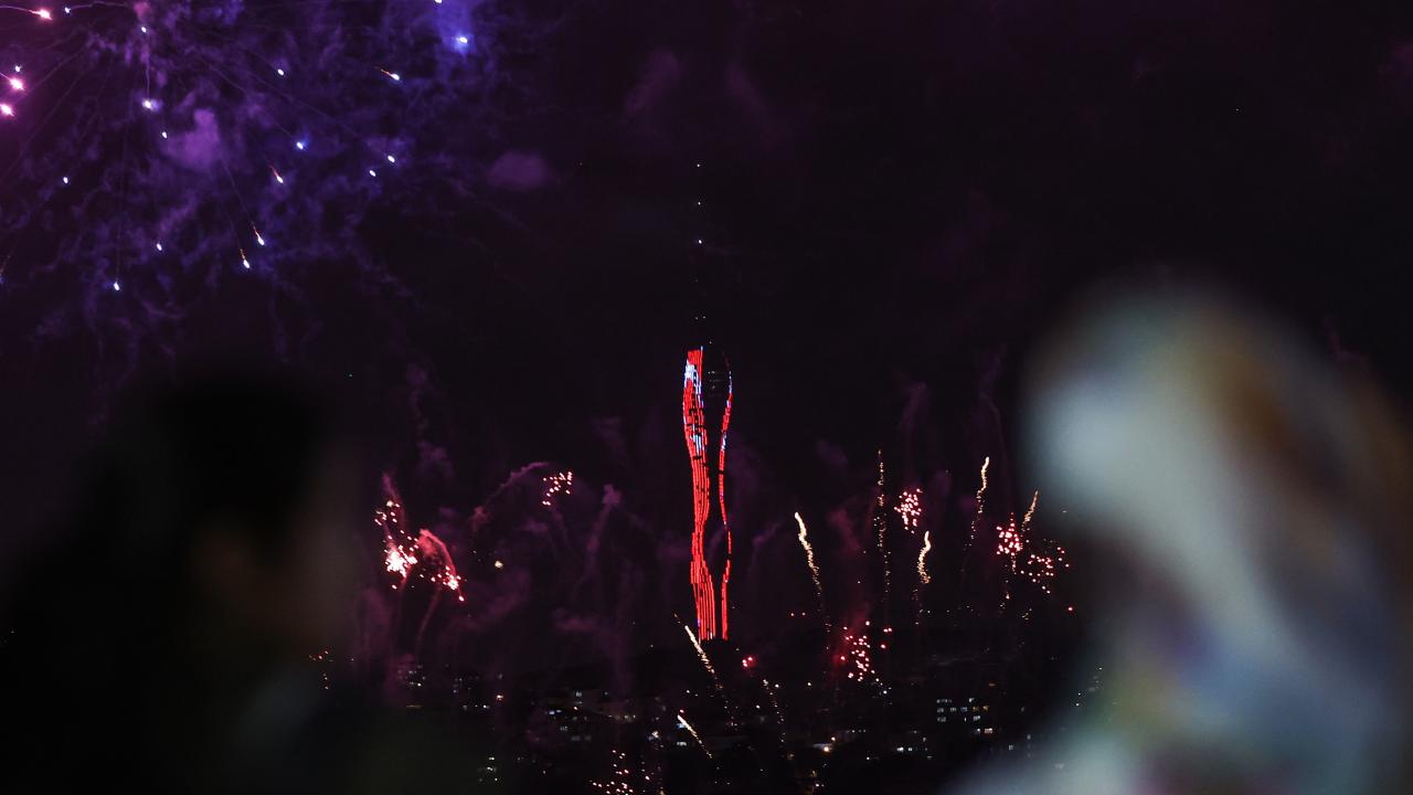 The enthusiasm of the 100th year of the Republic was reflected in the sky