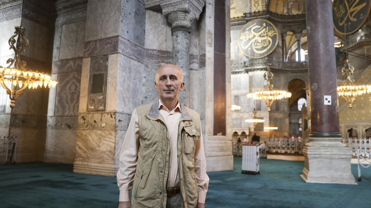 Before the mosque restoration, its digital twin was created