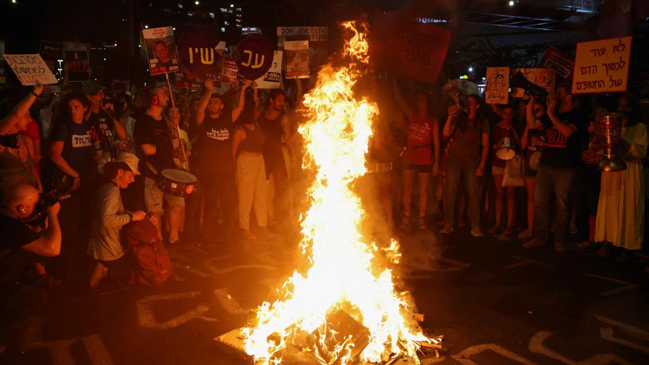 Protests surge in Israel as netanyahu faces calls for resignation