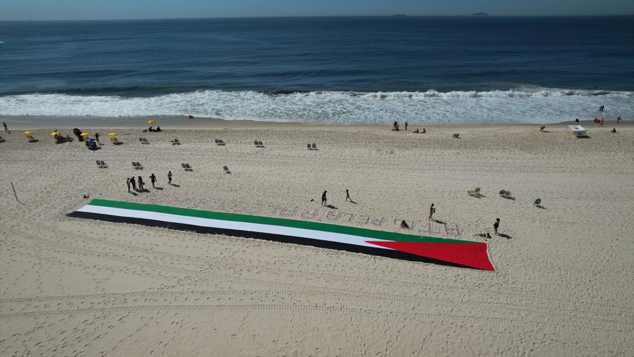 Massive Palestinian Flag unfurled on Copacabana Beach ahead of G20 Summit