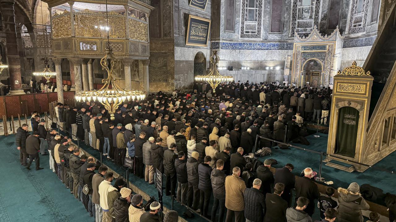 Laylat al-Reghaib prayers held across Türkiye to mark Three Months beginning