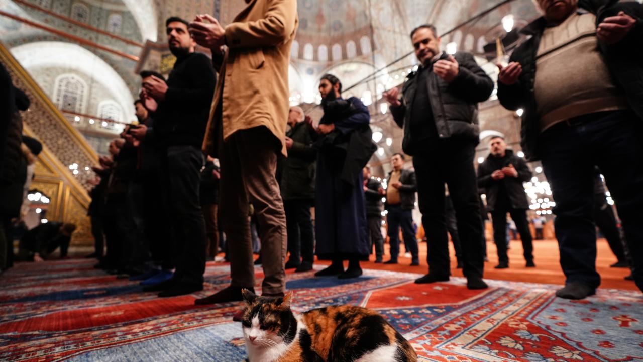 Laylat al-Reghaib prayers held across Türkiye to mark Three Months beginning