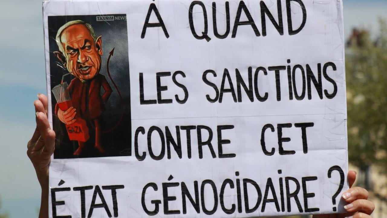 Protest march in Paris against Israels Gaza attacks