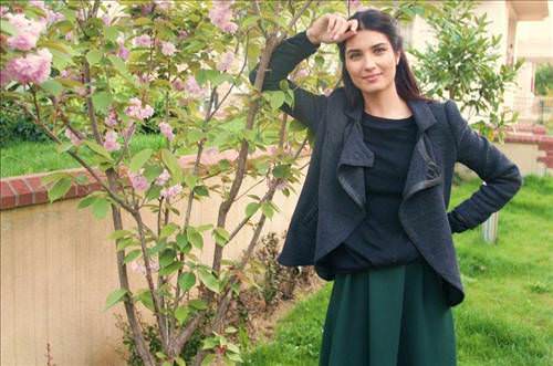 http://i.tmgrup.com.tr/cr/galeri/magazin/tuba_buyukustun_360040675705/tuba_buyukustun_1_d.jpg