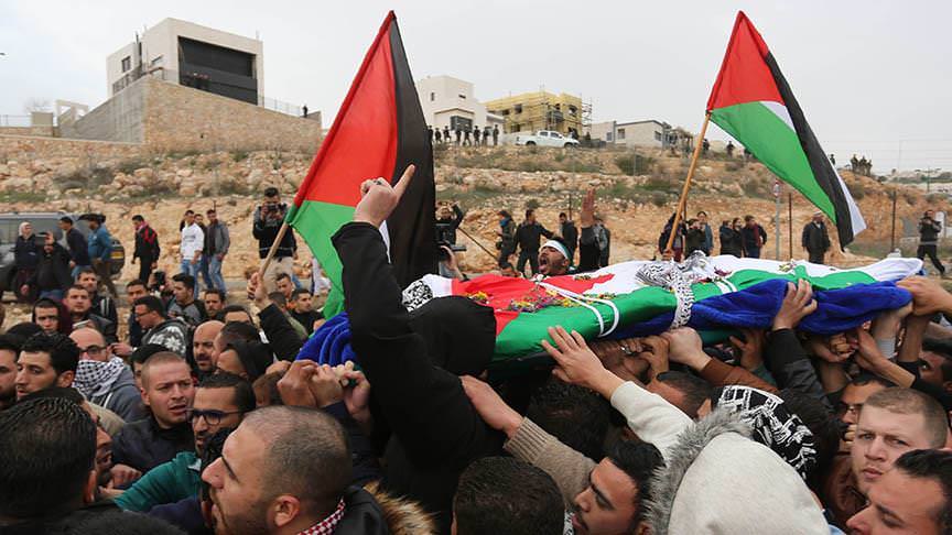 İsrail askerlerinin öldürdüğü 2 Filistinlinin cenazesi defnedildi