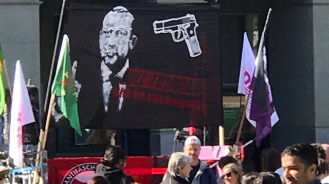İsviçre’de ’Erdoğan’ı öldürün’ pankartı