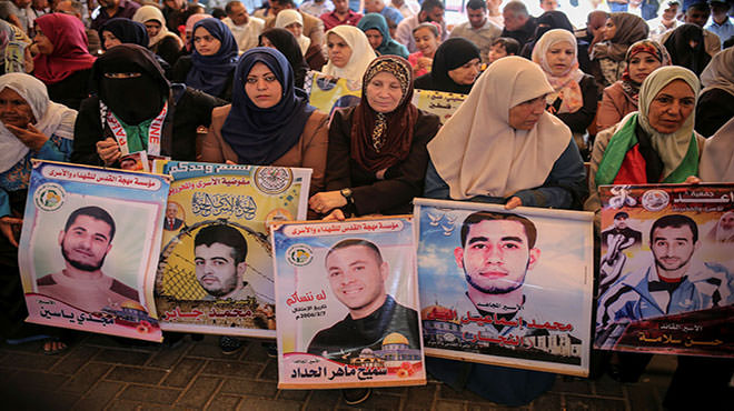 Gazze’de Filistinli tutuklulara destek gösterisi
