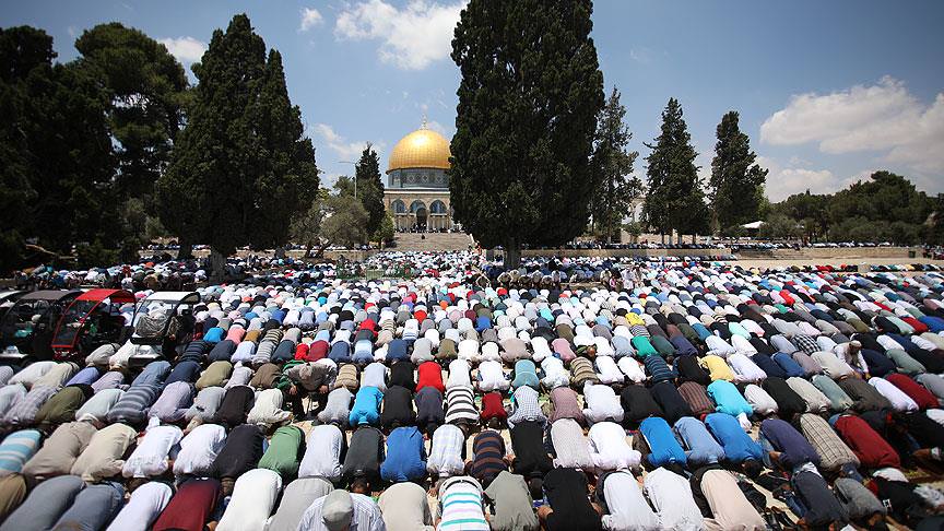Ramazanın ilk Cuma’sını Mescid-i Aksa’da 250 bin kişi kıldı
