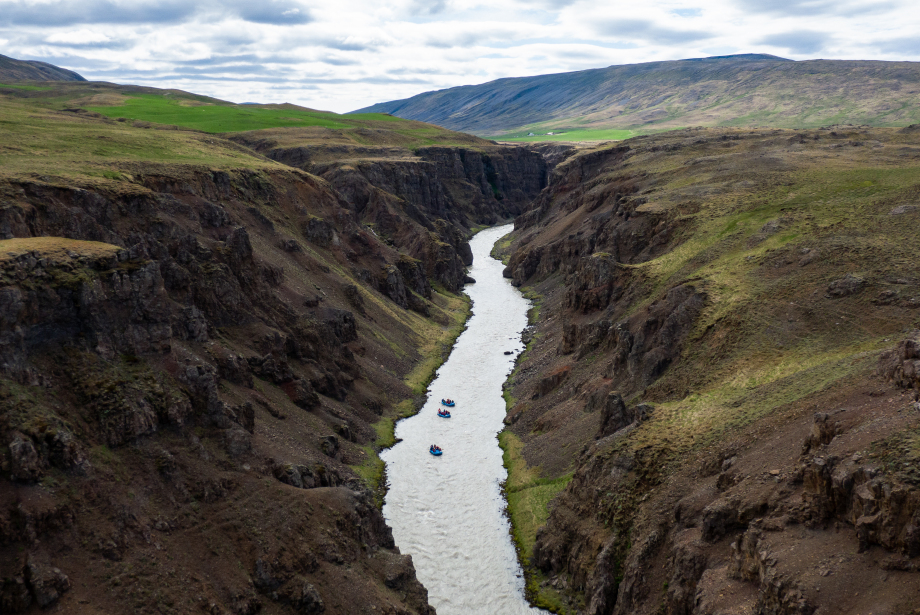 Henry Cookson ile Yeryüzünün Saklı Sığınağı: İzlanda