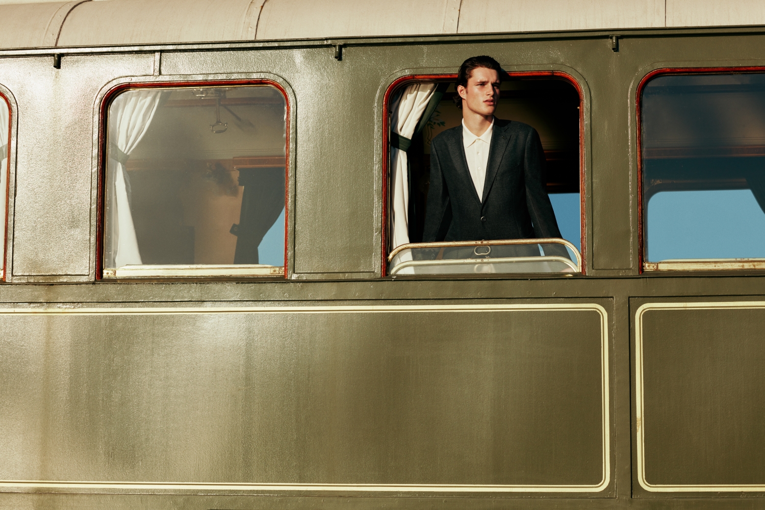 Edwards, Kendi Adını Taşıyan İlk Koleksiyonunu Centilmenlerin Beğenisine Sundu