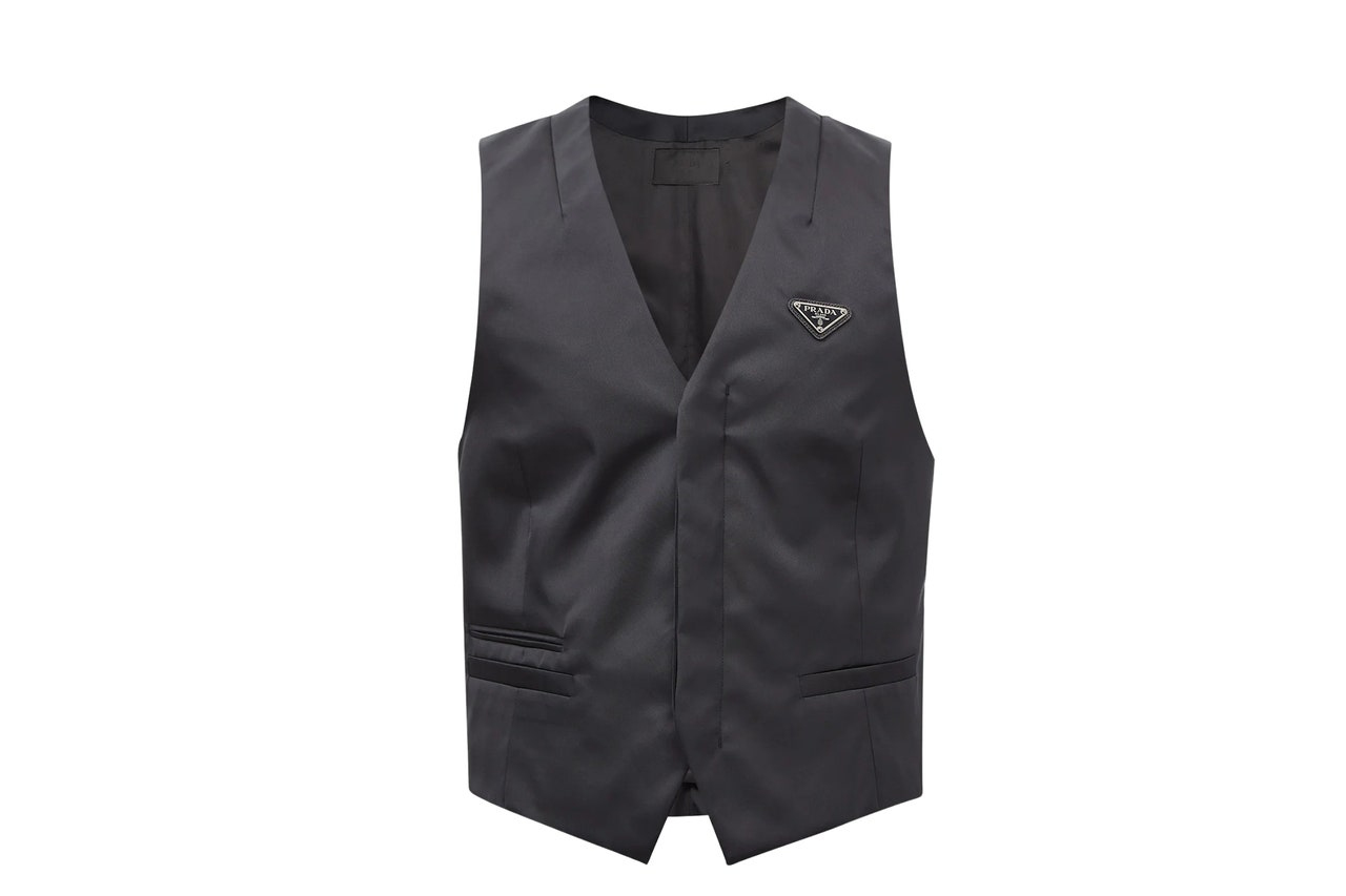 prada-logo-plaque-re-nylon-gilet.jpeg