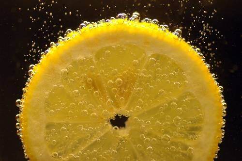 Sabahları 1 bardak limonlu su içerseniz bakın ne oluyor?