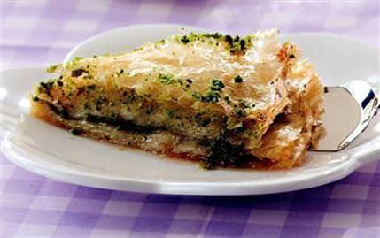 Mütevazi baklavalık yufkadan mükellef sofralara...