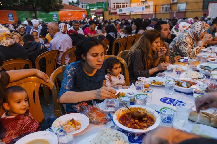 İftarda çorbadan sonra 15-20 dakika yemeye ara verin çünkü…
