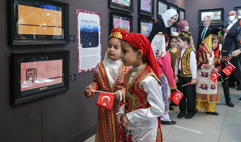 “Gelenekten Geleceğe Köprü” sergisi İstanbul Havalimanı’nda açıldı