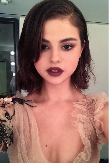 Selena Gomez Instagrama Kismen Geri Dondu