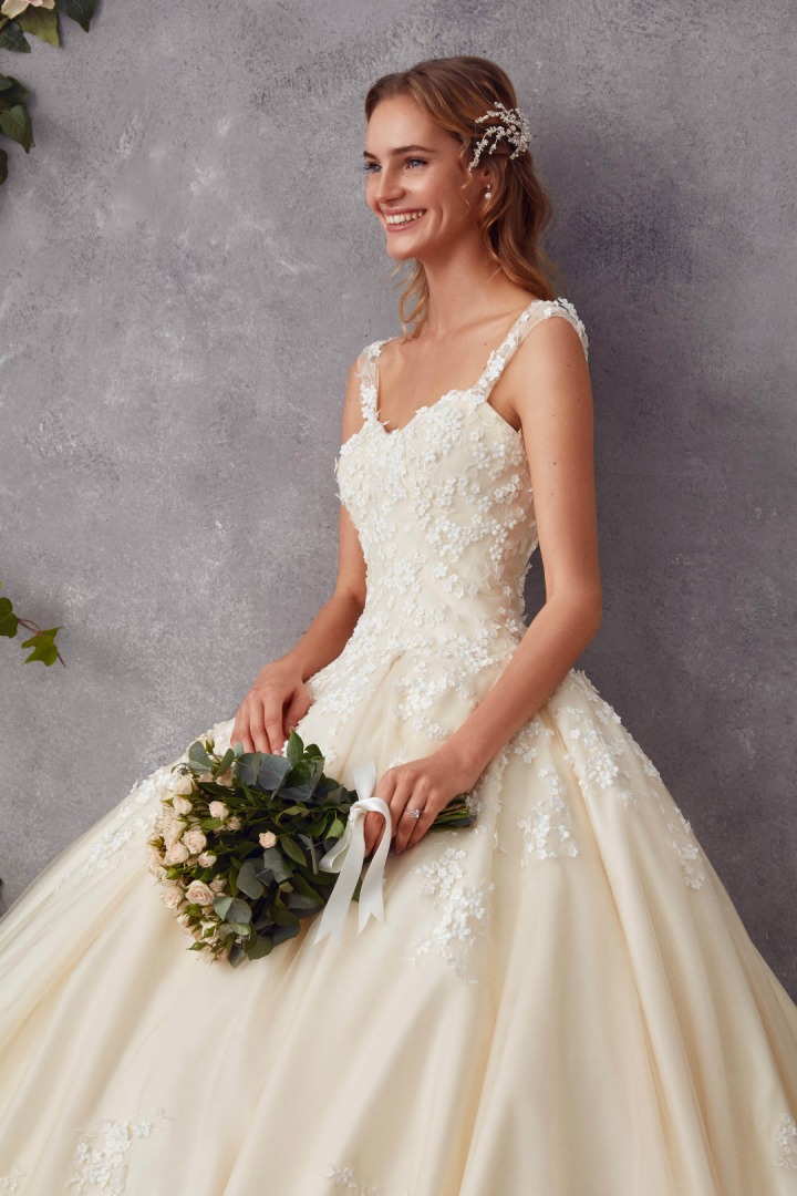 oleg cassini website