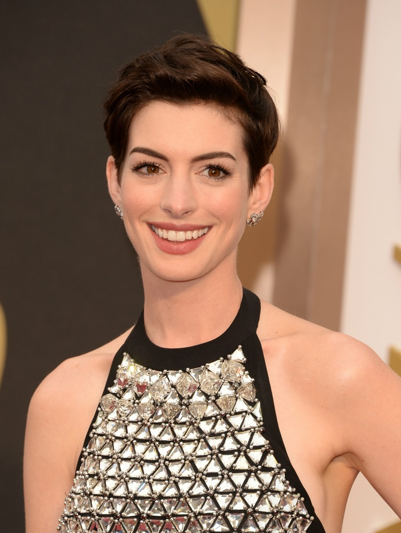 Anne hathaway. Энн Хэтэуэй. Энн Хэтэуэй Оскар. Энн Хэтэуэй 2021. Энн Хэтэуэй 2014.